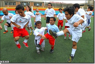 football-practice-Iranian-dwarfs1